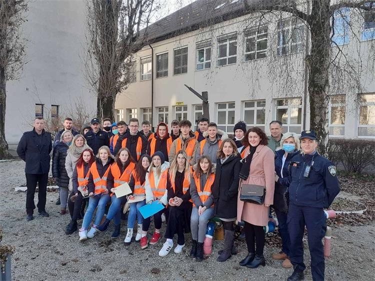 Slika \PU_V\vijesti\2021\Dan ljubaznosti u prometu\IMG-95ee96d124b6b8fcc2a6649d66957116-V.jpg
